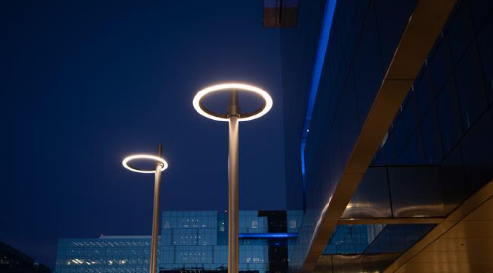Laatste bedrijfsblogs AG033 LED-tuinlamp brengt modern design en energie-efficiëntie naar stedelijke ruimtes
