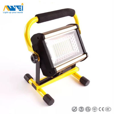 Draagbare 50W buitenste overstromingslichten Oplaadbare industriële LED-overstromingslicht Batterij aangedreven voor buitenverlichting,camping
